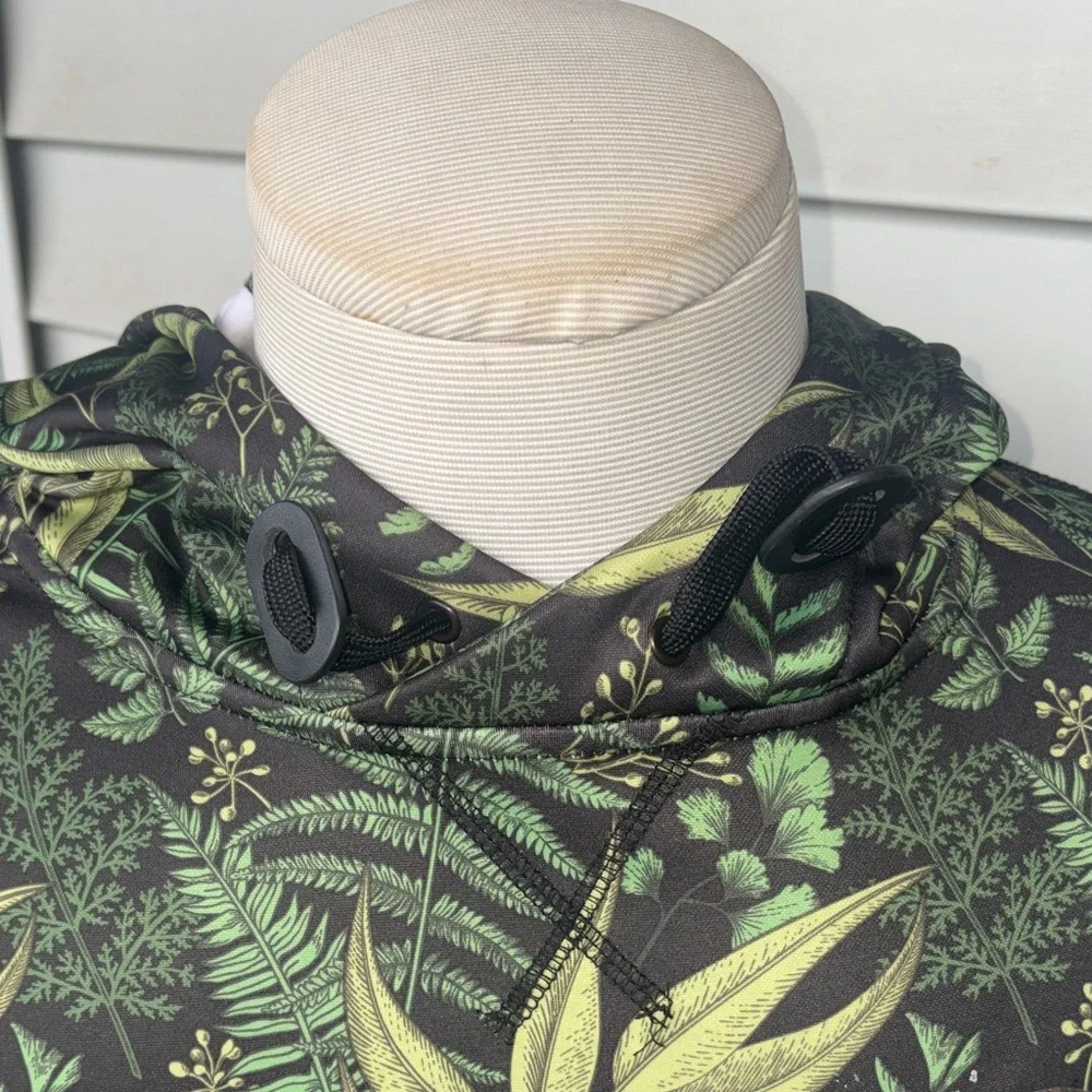 Saga Outerwear Co. Green Leaf Print Hoodie. Medium. Great condition.